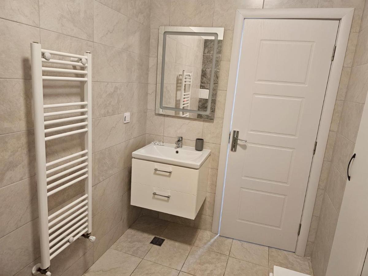 Astero Apartments Premium Accomodation Ясси Екстер'єр фото